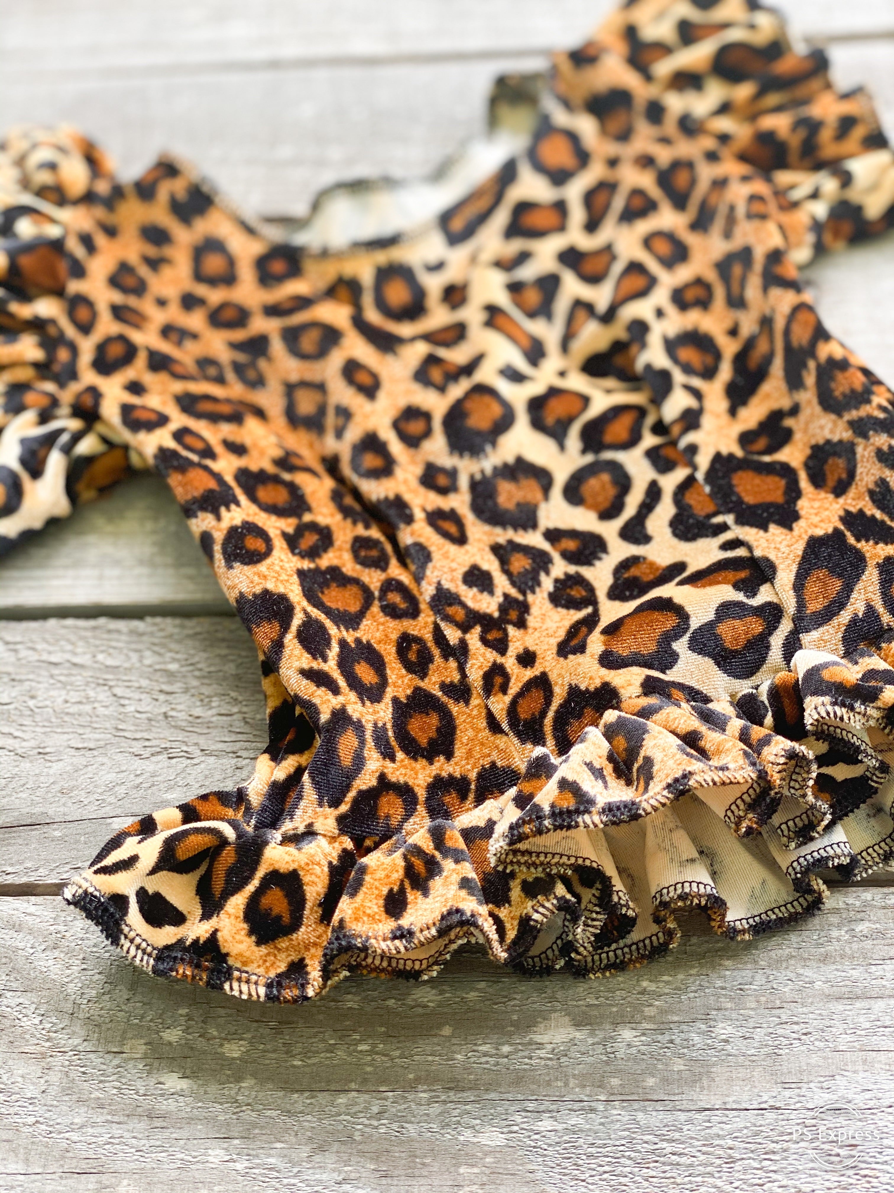 Basic Leopard Velvet Flutter Top