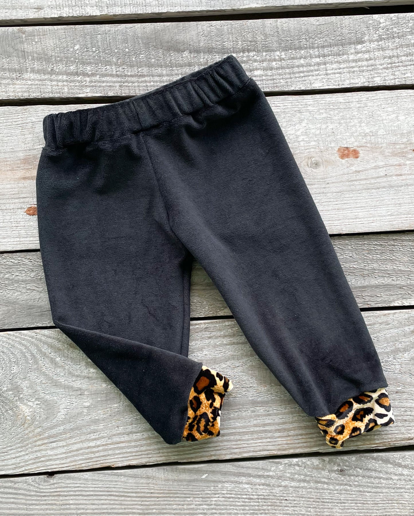 LIMITED Wild Black Cozie LOUNGERS